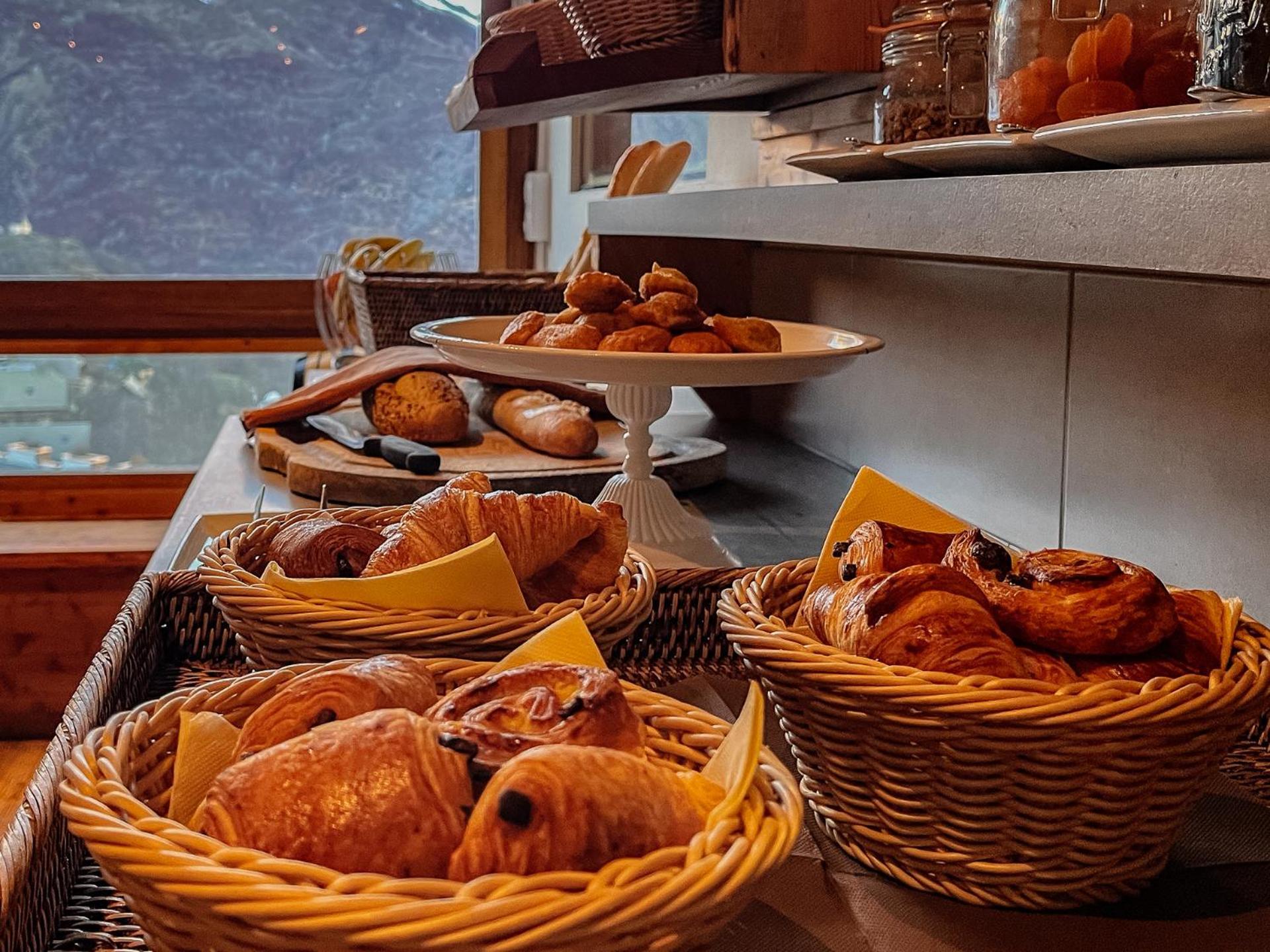 Hotel Restaurant Saint Roch Puy-Saint-Vincent Eksteriør bilde